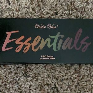 Violet Voss essentials palette